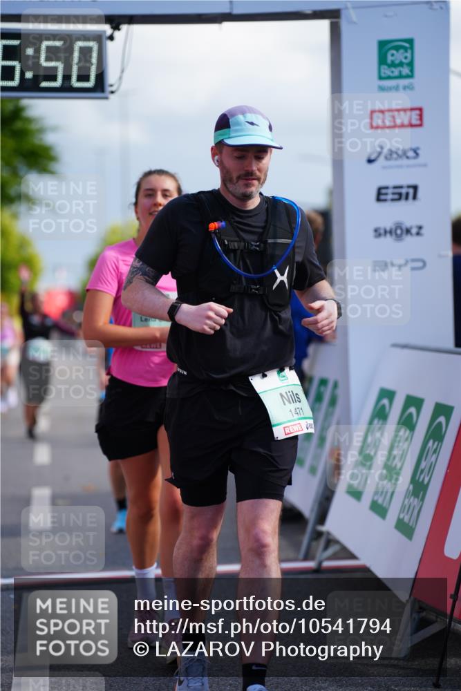20.09.2026 - PSD Bank Halbmarathon LAZAROV Photography http://msf.ph/oto/10541794 20.09.2026 12:26:49 Ziel 1113, 1231, 1345, 1471, 1738, 1844, 2021, 2039, 2858, 2871, 3821, 4427 meine-sportfotos.de
