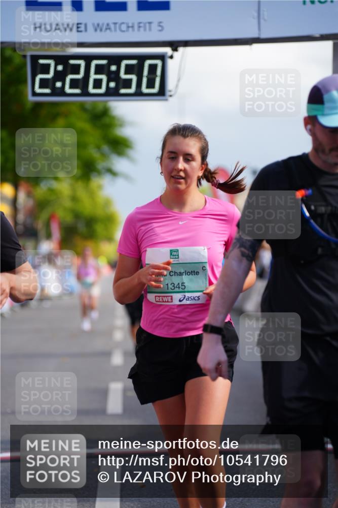 20.09.2026 - PSD Bank Halbmarathon LAZAROV Photography http://msf.ph/oto/10541796 20.09.2026 12:26:50 Ziel 1113, 1231, 1345, 1471, 1738, 1844, 2021, 2039, 2858, 3821 meine-sportfotos.de
