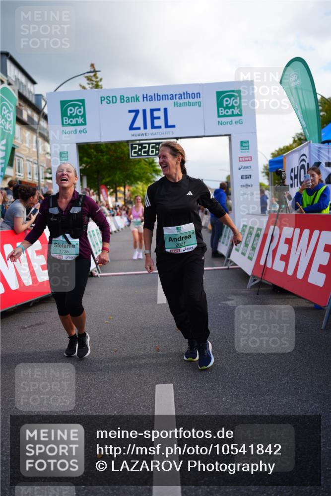 20.09.2026 - PSD Bank Halbmarathon LAZAROV Photography http://msf.ph/oto/10541842 20.09.2026 12:26:55 Ziel 1345, 1471, 1738, 2021, 2039, 2295, 2538, 2858 meine-sportfotos.de
