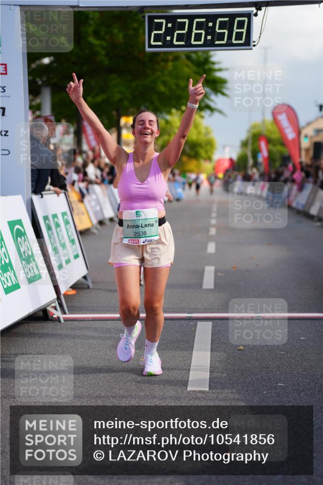 20.09.2026 - PSD Bank Halbmarathon LAZAROV Photography http://msf.ph/oto/10541856 20.09.2026 12:26:57 Ziel 1738, 2021, 2039, 2295, 2538 meine-sportfotos.de