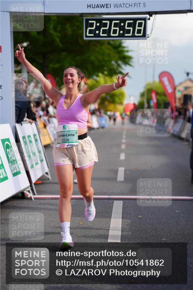 20.09.2026 - PSD Bank Halbmarathon LAZAROV Photography http://msf.ph/oto/10541862 20.09.2026 12:26:57 Ziel 1738, 2021, 2039, 2295, 2538 meine-sportfotos.de