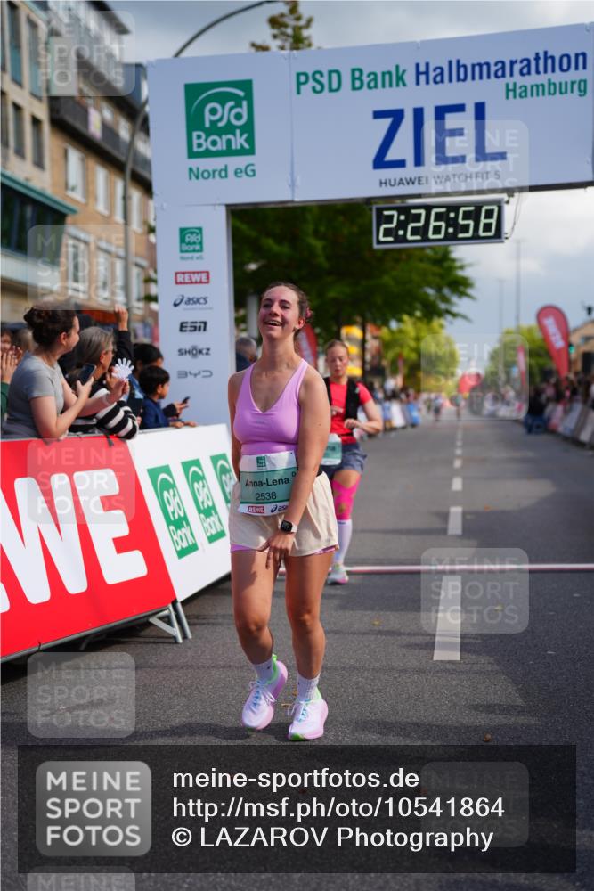 20.09.2026 - PSD Bank Halbmarathon LAZAROV Photography http://msf.ph/oto/10541864 20.09.2026 12:26:58 Ziel 1738, 2021, 2039, 2295, 2538 meine-sportfotos.de