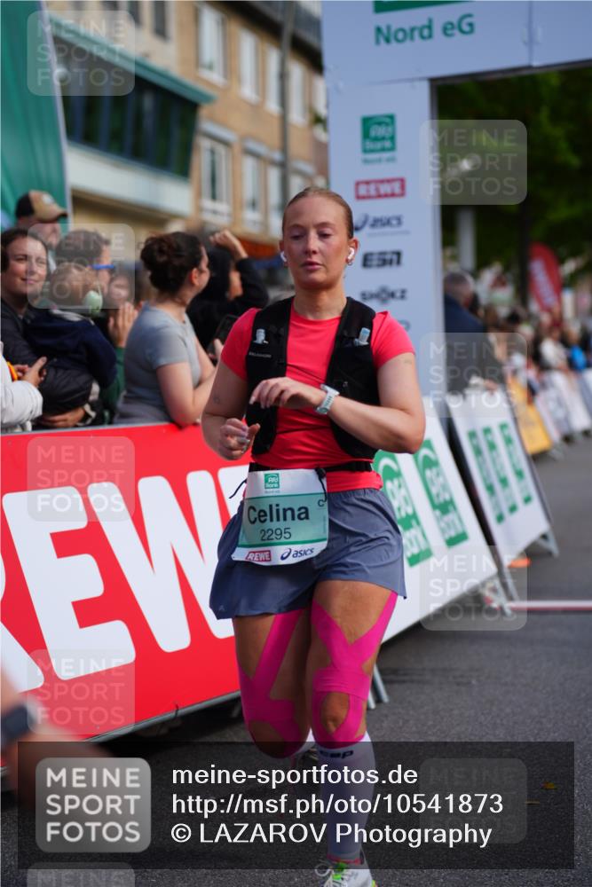 20.09.2026 - PSD Bank Halbmarathon LAZAROV Photography http://msf.ph/oto/10541873 20.09.2026 12:26:59 Ziel 1738, 2021, 2295, 2538 meine-sportfotos.de