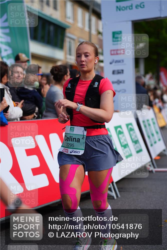 20.09.2026 - PSD Bank Halbmarathon LAZAROV Photography http://msf.ph/oto/10541876 20.09.2026 12:26:59 Ziel 1738, 2021, 2295, 2538 meine-sportfotos.de
