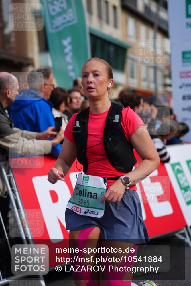 20.09.2026 - PSD Bank Halbmarathon LAZAROV Photography http://msf.ph/oto/10541884 20.09.2026 12:27:00 Ziel 1738, 2021, 2295, 2538 meine-sportfotos.de