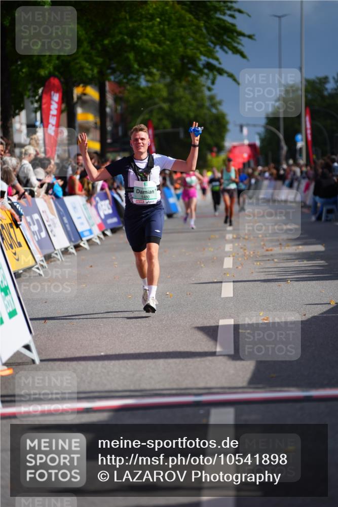 20.09.2026 - PSD Bank Halbmarathon LAZAROV Photography http://msf.ph/oto/10541898 20.09.2026 12:27:11 Ziel 1480 meine-sportfotos.de