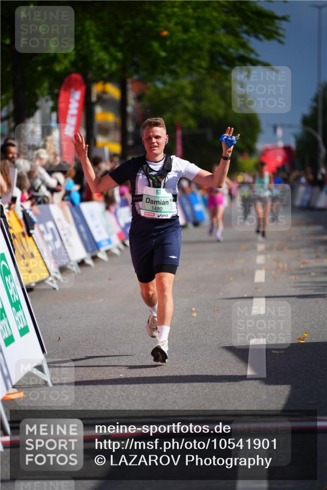 20.09.2026 - PSD Bank Halbmarathon LAZAROV Photography http://msf.ph/oto/10541901 20.09.2026 12:27:12 Ziel 1480 meine-sportfotos.de