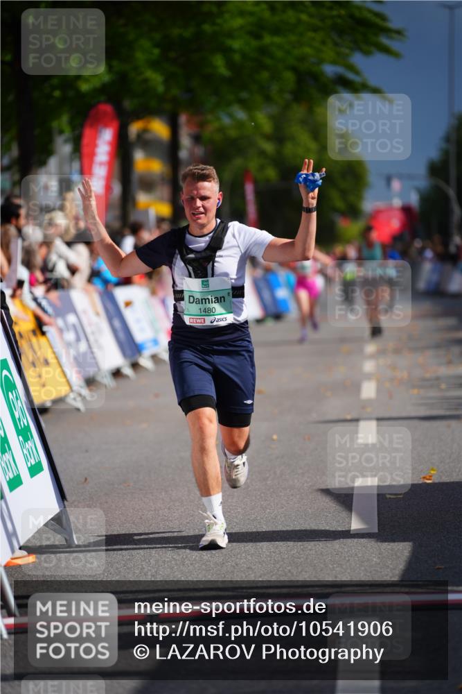 20.09.2026 - PSD Bank Halbmarathon LAZAROV Photography http://msf.ph/oto/10541906 20.09.2026 12:27:12 Ziel 1480 meine-sportfotos.de