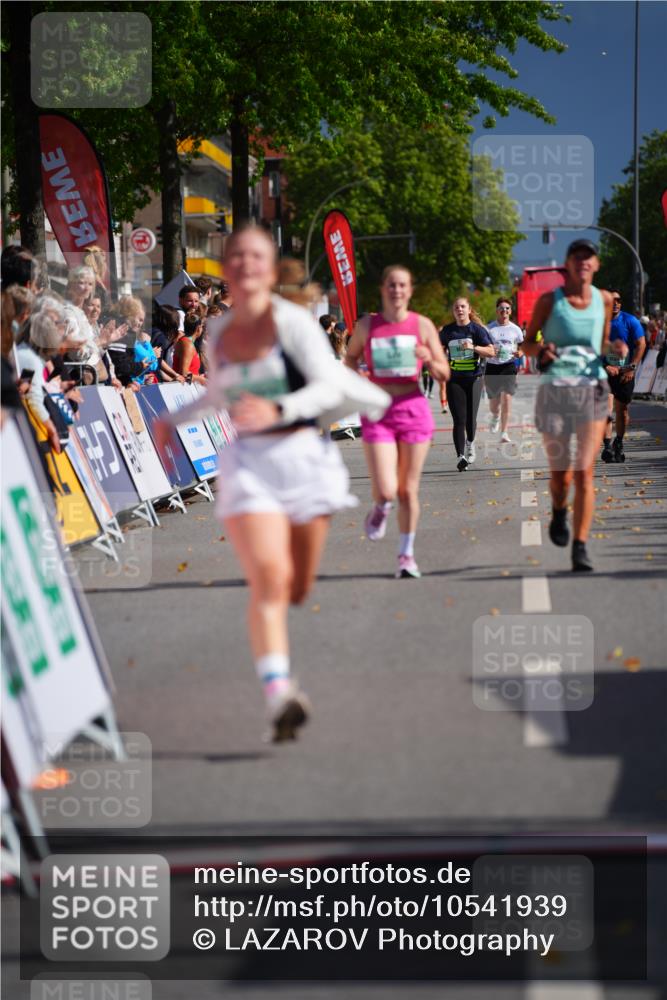 20.09.2026 - PSD Bank Halbmarathon LAZAROV Photography http://msf.ph/oto/10541939 20.09.2026 12:27:20 Ziel 1480, 1667, 2839, 3294 meine-sportfotos.de