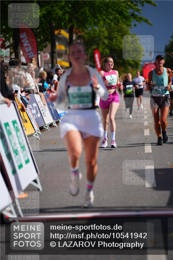 20.09.2026 - PSD Bank Halbmarathon LAZAROV Photography http://msf.ph/oto/10541942 20.09.2026 12:27:20 Ziel 1480, 1667, 2839, 3294 meine-sportfotos.de