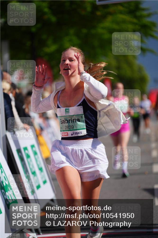 20.09.2026 - PSD Bank Halbmarathon LAZAROV Photography http://msf.ph/oto/10541950 20.09.2026 12:27:21 Ziel 1480, 1667, 2839, 3294 meine-sportfotos.de