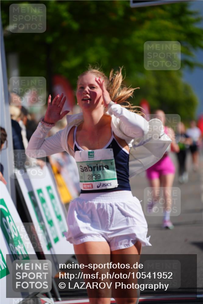 20.09.2026 - PSD Bank Halbmarathon LAZAROV Photography http://msf.ph/oto/10541952 20.09.2026 12:27:21 Ziel 1480, 1667, 2839, 3294 meine-sportfotos.de