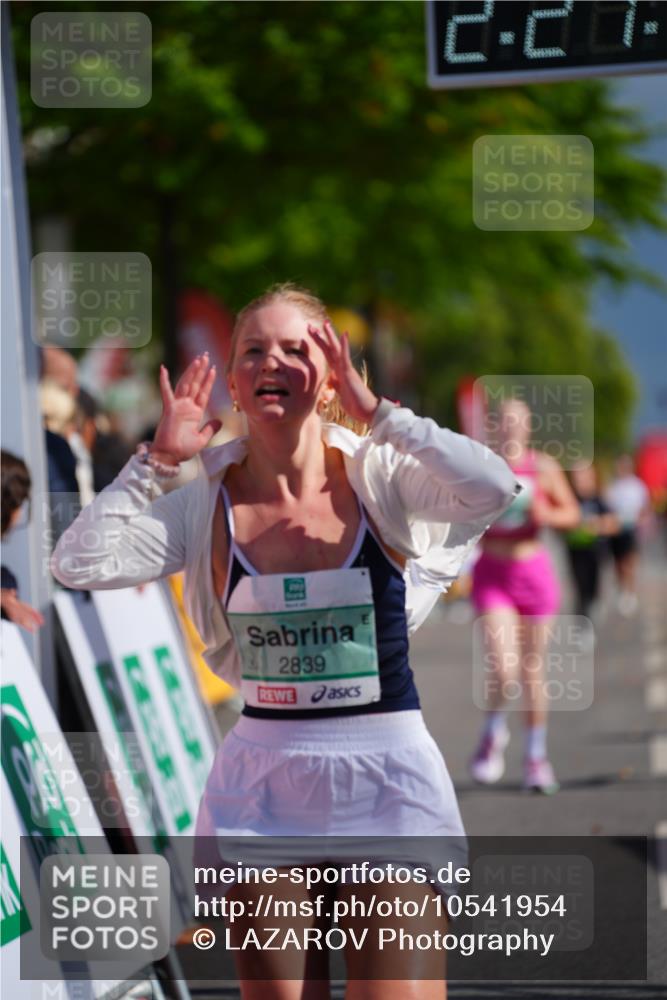20.09.2026 - PSD Bank Halbmarathon LAZAROV Photography http://msf.ph/oto/10541954 20.09.2026 12:27:21 Ziel 1480, 1667, 2839, 3294 meine-sportfotos.de