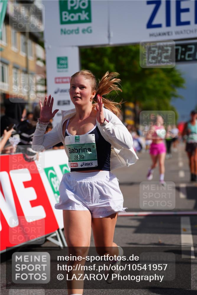 20.09.2026 - PSD Bank Halbmarathon LAZAROV Photography http://msf.ph/oto/10541957 20.09.2026 12:27:22 Ziel 1667, 2839, 3294 meine-sportfotos.de