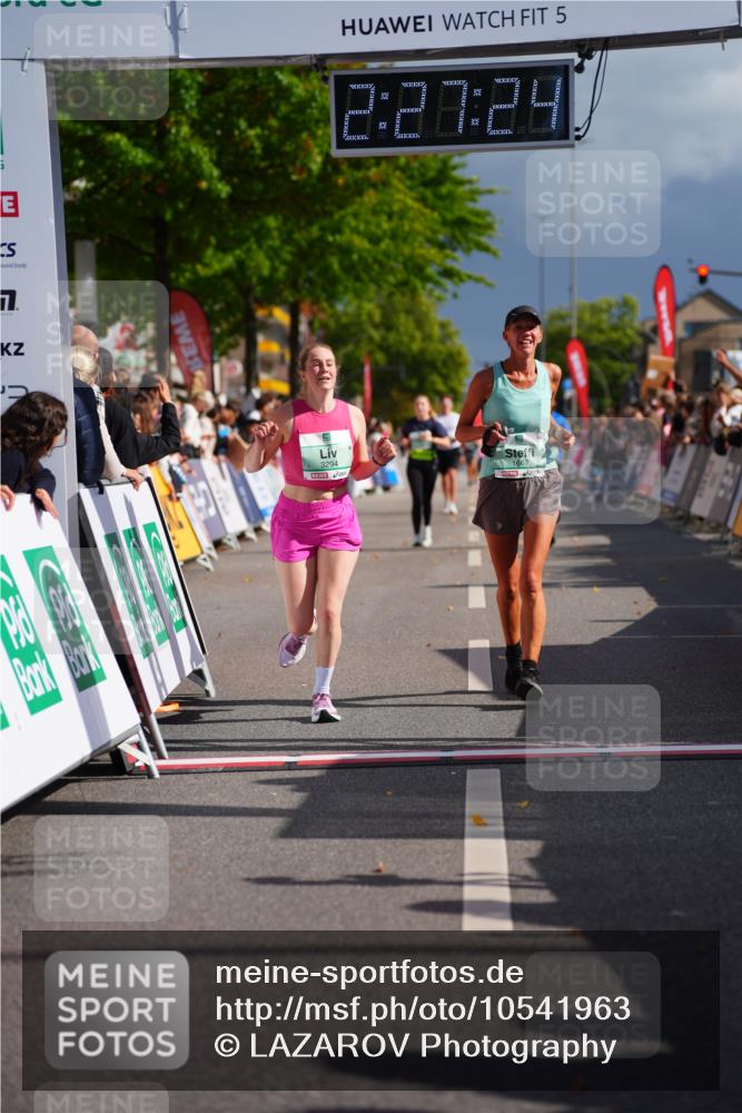 20.09.2026 - PSD Bank Halbmarathon LAZAROV Photography http://msf.ph/oto/10541963 20.09.2026 12:27:23 Ziel 1667, 2839, 3294 meine-sportfotos.de