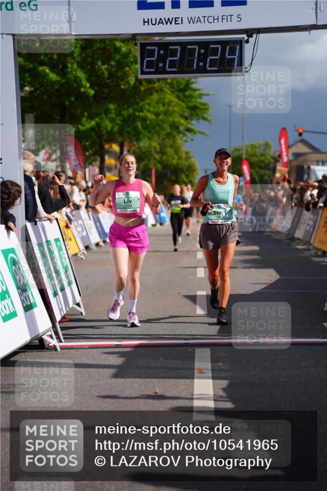 20.09.2026 - PSD Bank Halbmarathon LAZAROV Photography http://msf.ph/oto/10541965 20.09.2026 12:27:23 Ziel 1667, 2839, 3294 meine-sportfotos.de