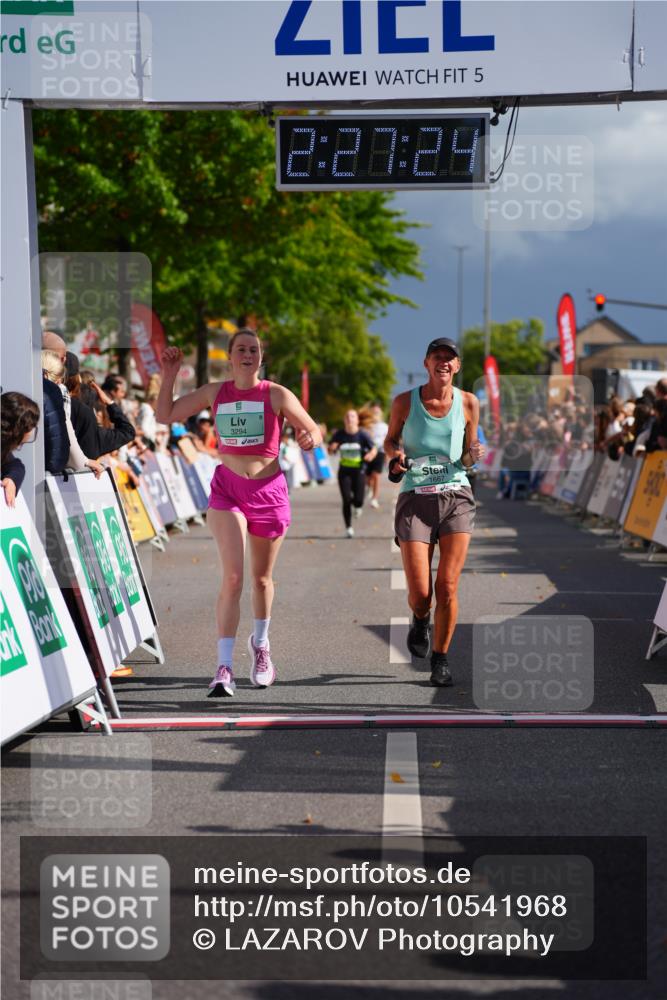 20.09.2026 - PSD Bank Halbmarathon LAZAROV Photography http://msf.ph/oto/10541968 20.09.2026 12:27:24 Ziel 1667, 2839, 3294 meine-sportfotos.de