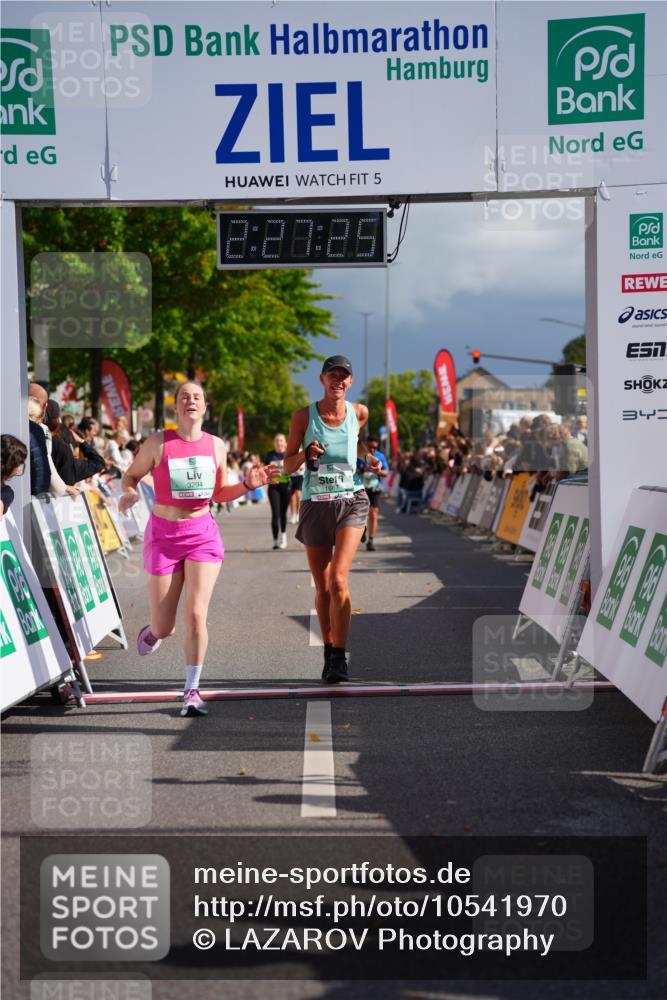 20.09.2026 - PSD Bank Halbmarathon LAZAROV Photography http://msf.ph/oto/10541970 20.09.2026 12:27:24 Ziel 1667, 2839, 3294 meine-sportfotos.de