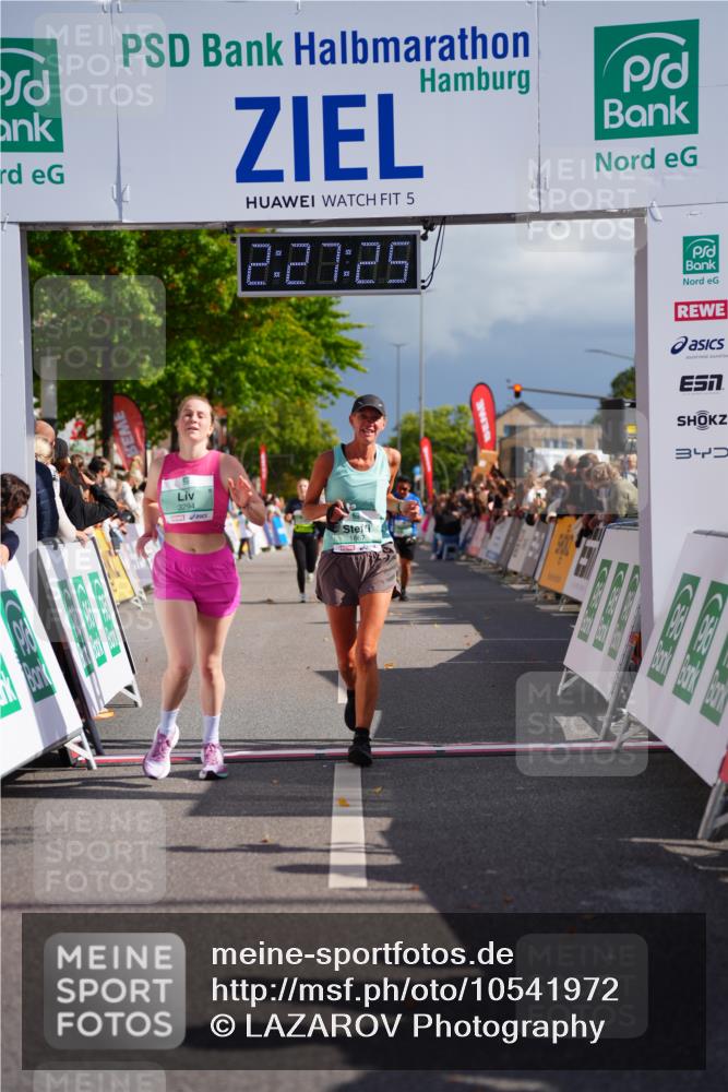 20.09.2026 - PSD Bank Halbmarathon LAZAROV Photography http://msf.ph/oto/10541972 20.09.2026 12:27:24 Ziel 1667, 2839, 3294 meine-sportfotos.de