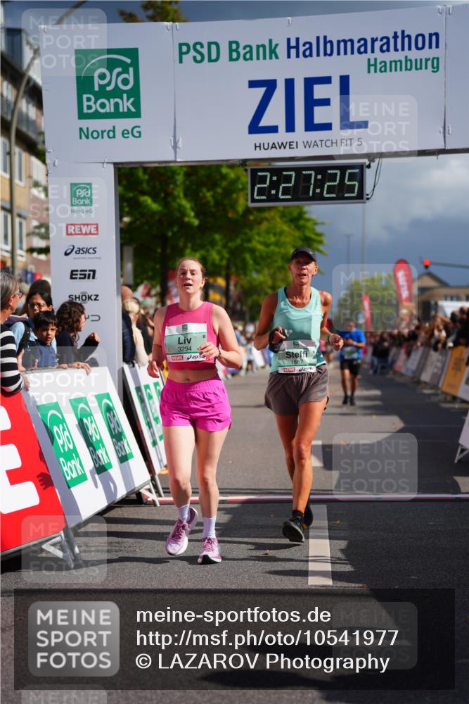 20.09.2026 - PSD Bank Halbmarathon LAZAROV Photography http://msf.ph/oto/10541977 20.09.2026 12:27:25 Ziel 1667, 2279, 2839, 3294 meine-sportfotos.de