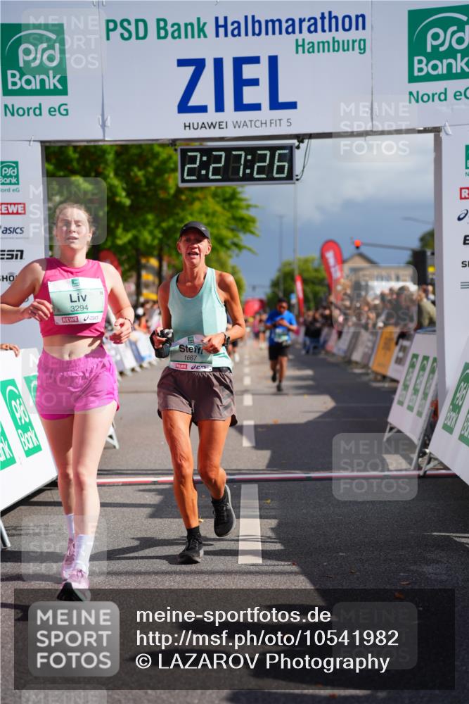20.09.2026 - PSD Bank Halbmarathon LAZAROV Photography http://msf.ph/oto/10541982 20.09.2026 12:27:26 Ziel 1186, 1667, 2279, 2839, 3294 meine-sportfotos.de