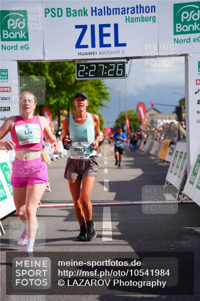 20.09.2026 - PSD Bank Halbmarathon LAZAROV Photography http://msf.ph/oto/10541984 20.09.2026 12:27:26 Ziel 1186, 1667, 2279, 2839, 3294 meine-sportfotos.de