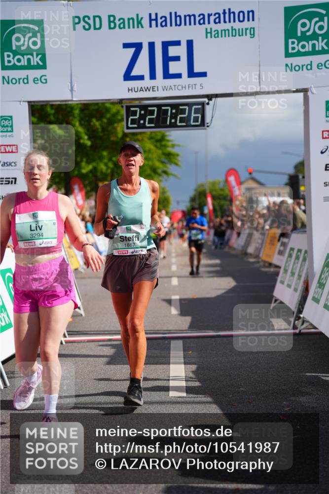 20.09.2026 - PSD Bank Halbmarathon LAZAROV Photography http://msf.ph/oto/10541987 20.09.2026 12:27:26 Ziel 1186, 1667, 2279, 2839, 3294 meine-sportfotos.de
