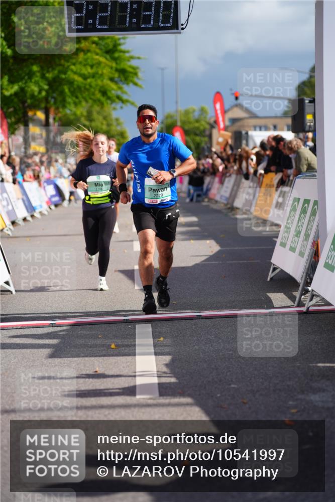 20.09.2026 - PSD Bank Halbmarathon LAZAROV Photography http://msf.ph/oto/10541997 20.09.2026 12:27:29 Ziel 1186, 1667, 2279, 3294 meine-sportfotos.de
