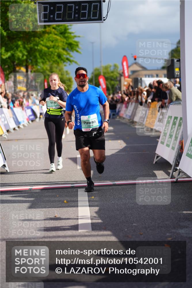 20.09.2026 - PSD Bank Halbmarathon LAZAROV Photography http://msf.ph/oto/10542001 20.09.2026 12:27:29 Ziel 1186, 1667, 2279, 3294 meine-sportfotos.de