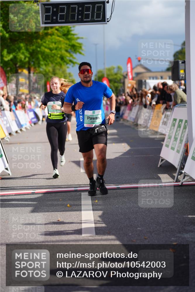20.09.2026 - PSD Bank Halbmarathon LAZAROV Photography http://msf.ph/oto/10542003 20.09.2026 12:27:29 Ziel 1186, 1667, 2279, 3294 meine-sportfotos.de