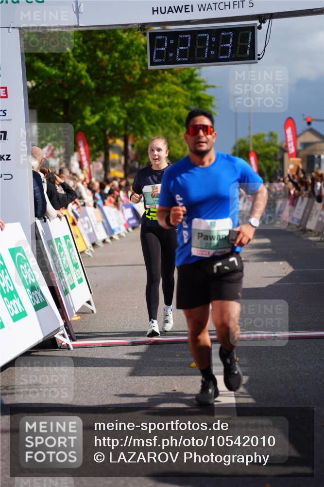 20.09.2026 - PSD Bank Halbmarathon LAZAROV Photography http://msf.ph/oto/10542010 20.09.2026 12:27:30 Ziel 1186, 1667, 2279, 3294, 4193 meine-sportfotos.de