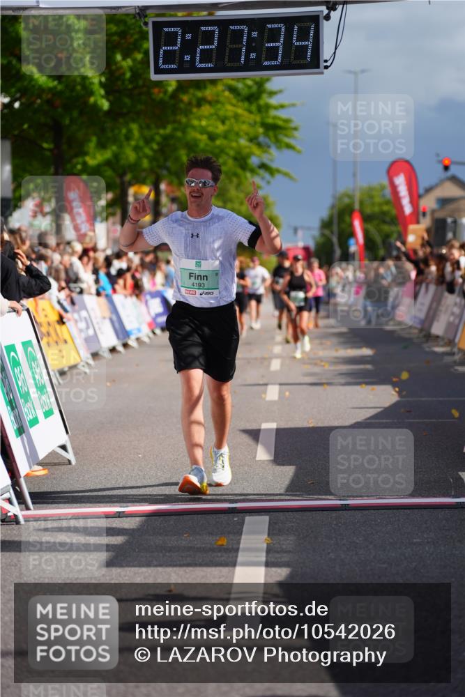 20.09.2026 - PSD Bank Halbmarathon LAZAROV Photography http://msf.ph/oto/10542026 20.09.2026 12:27:34 Ziel 1186, 2279, 4193 meine-sportfotos.de