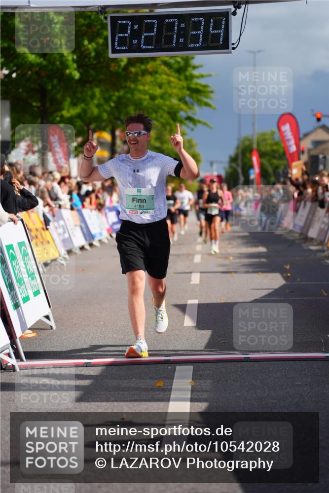 20.09.2026 - PSD Bank Halbmarathon LAZAROV Photography http://msf.ph/oto/10542028 20.09.2026 12:27:34 Ziel 1186, 2279, 4193 meine-sportfotos.de