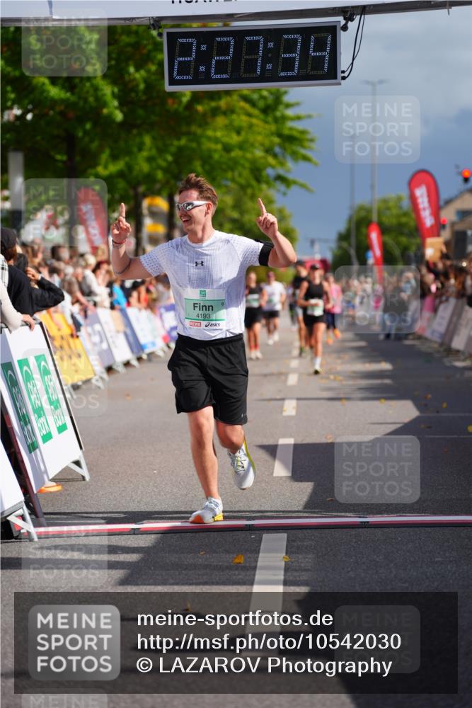 20.09.2026 - PSD Bank Halbmarathon LAZAROV Photography http://msf.ph/oto/10542030 20.09.2026 12:27:34 Ziel 1186, 2279, 4193 meine-sportfotos.de