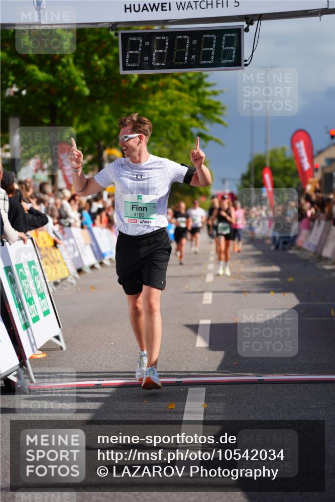 20.09.2026 - PSD Bank Halbmarathon LAZAROV Photography http://msf.ph/oto/10542034 20.09.2026 12:27:34 Ziel 1186, 2279, 4193 meine-sportfotos.de