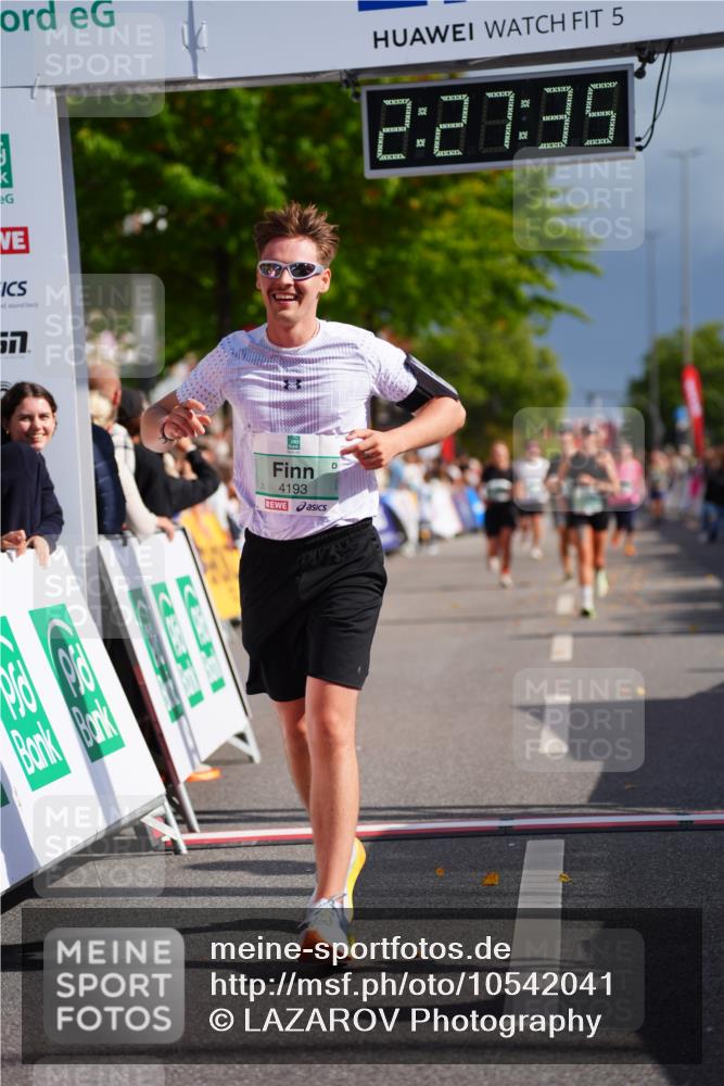 20.09.2026 - PSD Bank Halbmarathon LAZAROV Photography http://msf.ph/oto/10542041 20.09.2026 12:27:35 Ziel 1186, 2279, 2444, 4193 meine-sportfotos.de