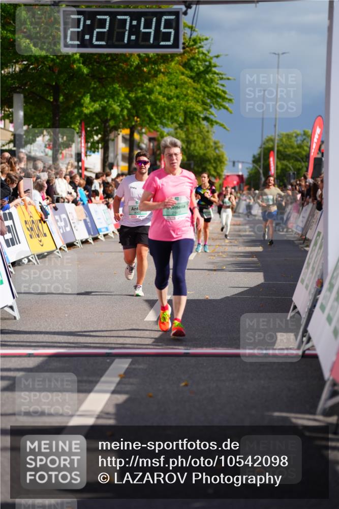 20.09.2026 - PSD Bank Halbmarathon LAZAROV Photography http://msf.ph/oto/10542098 20.09.2026 12:27:44 Ziel 2444, 2943, 4003, 4264, 4792 meine-sportfotos.de