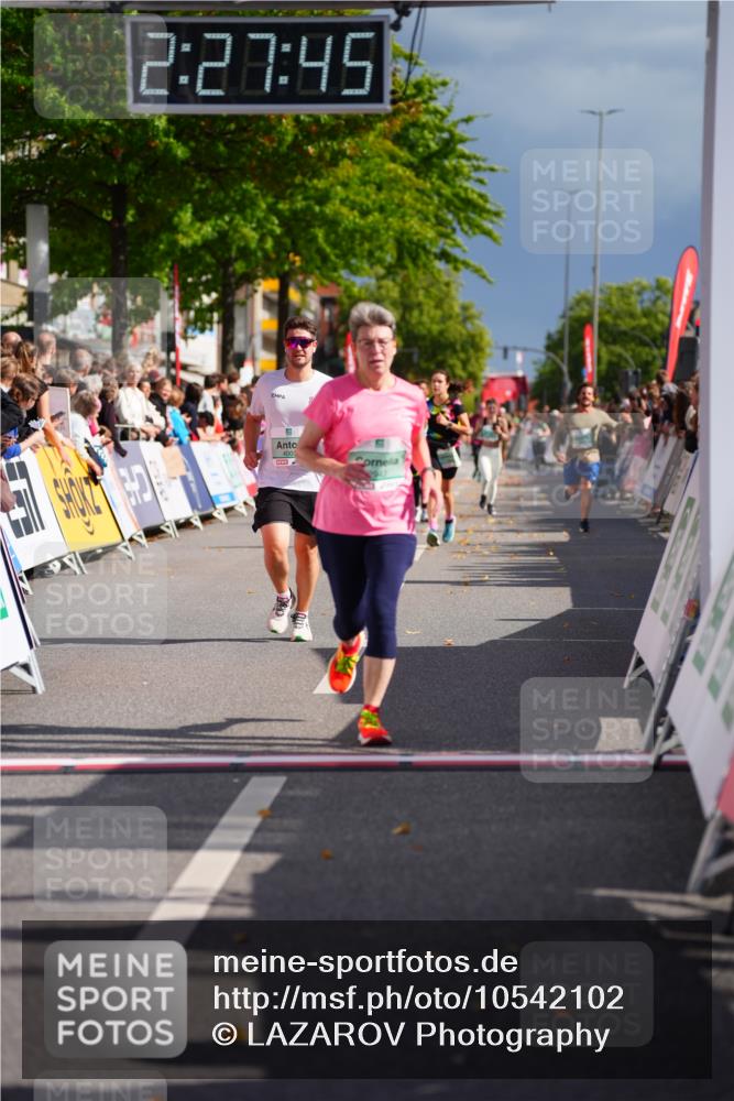 20.09.2026 - PSD Bank Halbmarathon LAZAROV Photography http://msf.ph/oto/10542102 20.09.2026 12:27:44 Ziel 2444, 2943, 4003, 4264, 4792 meine-sportfotos.de