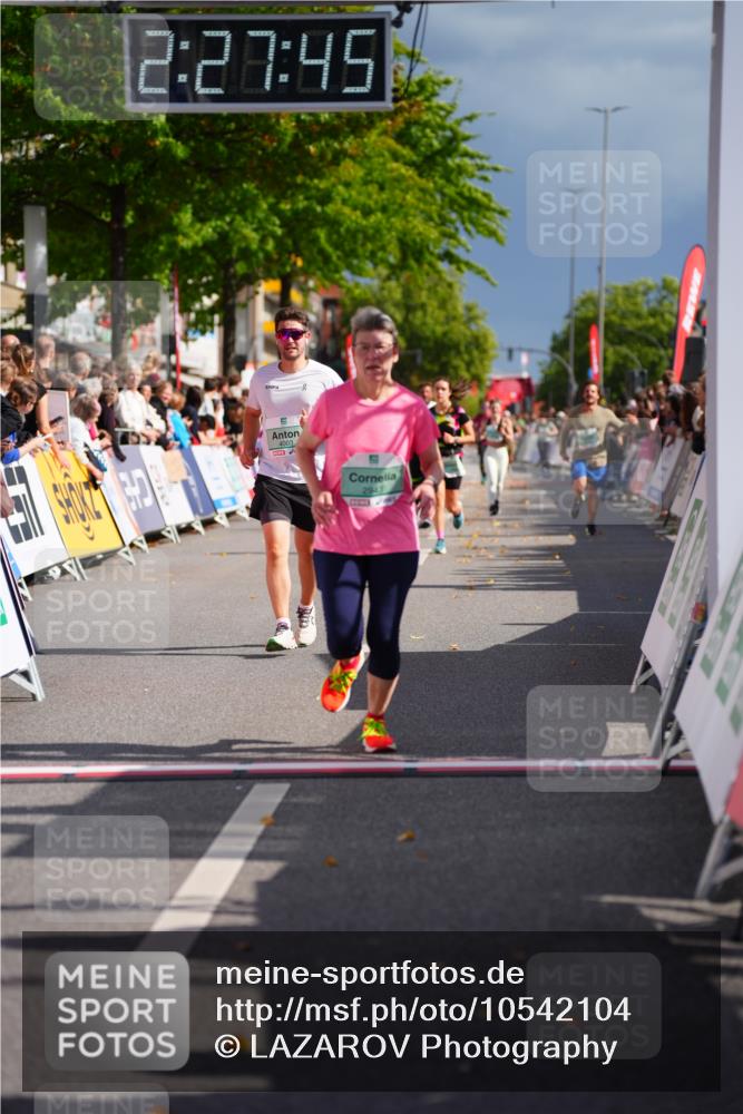 20.09.2026 - PSD Bank Halbmarathon LAZAROV Photography http://msf.ph/oto/10542104 20.09.2026 12:27:44 Ziel 2444, 2943, 4003, 4264, 4792 meine-sportfotos.de