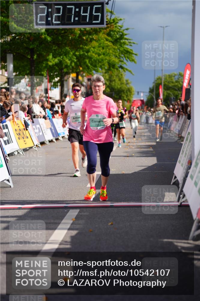 20.09.2026 - PSD Bank Halbmarathon LAZAROV Photography http://msf.ph/oto/10542107 20.09.2026 12:27:44 Ziel 2444, 2943, 4003, 4264, 4792 meine-sportfotos.de