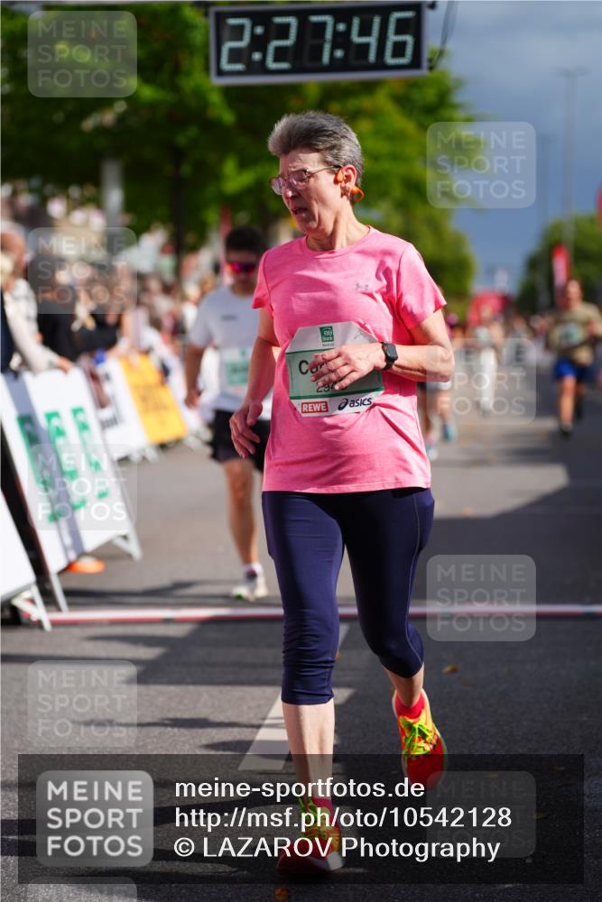 20.09.2026 - PSD Bank Halbmarathon LAZAROV Photography http://msf.ph/oto/10542128 20.09.2026 12:27:46 Ziel 2444, 2943, 4003, 4264, 4792 meine-sportfotos.de