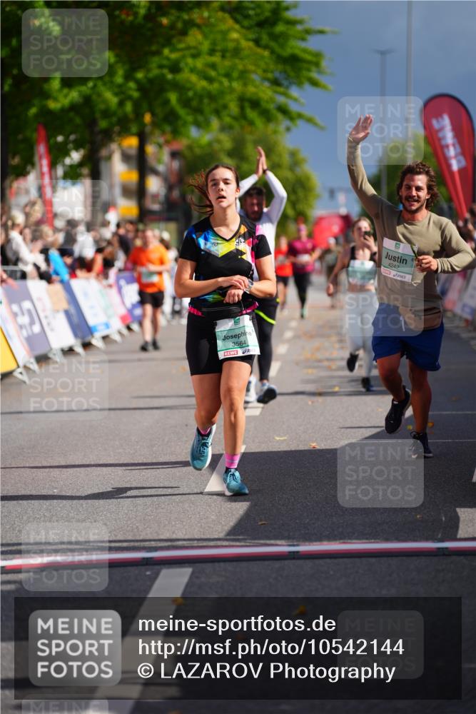 20.09.2026 - PSD Bank Halbmarathon LAZAROV Photography http://msf.ph/oto/10542144 20.09.2026 12:27:49 Ziel 2943, 3564, 4003, 4187, 4242, 4244, 4264, 4792 meine-sportfotos.de