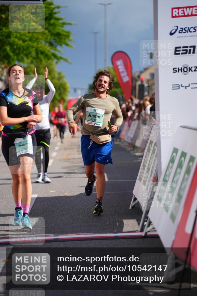 20.09.2026 - PSD Bank Halbmarathon LAZAROV Photography http://msf.ph/oto/10542147 20.09.2026 12:27:50 Ziel 2943, 3564, 4003, 4187, 4242, 4244, 4264 meine-sportfotos.de