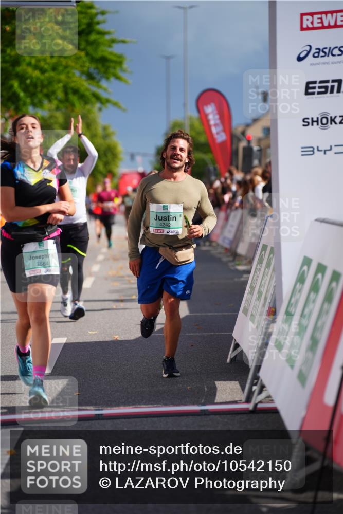 20.09.2026 - PSD Bank Halbmarathon LAZAROV Photography http://msf.ph/oto/10542150 20.09.2026 12:27:50 Ziel 2943, 3564, 4003, 4187, 4242, 4244, 4264 meine-sportfotos.de