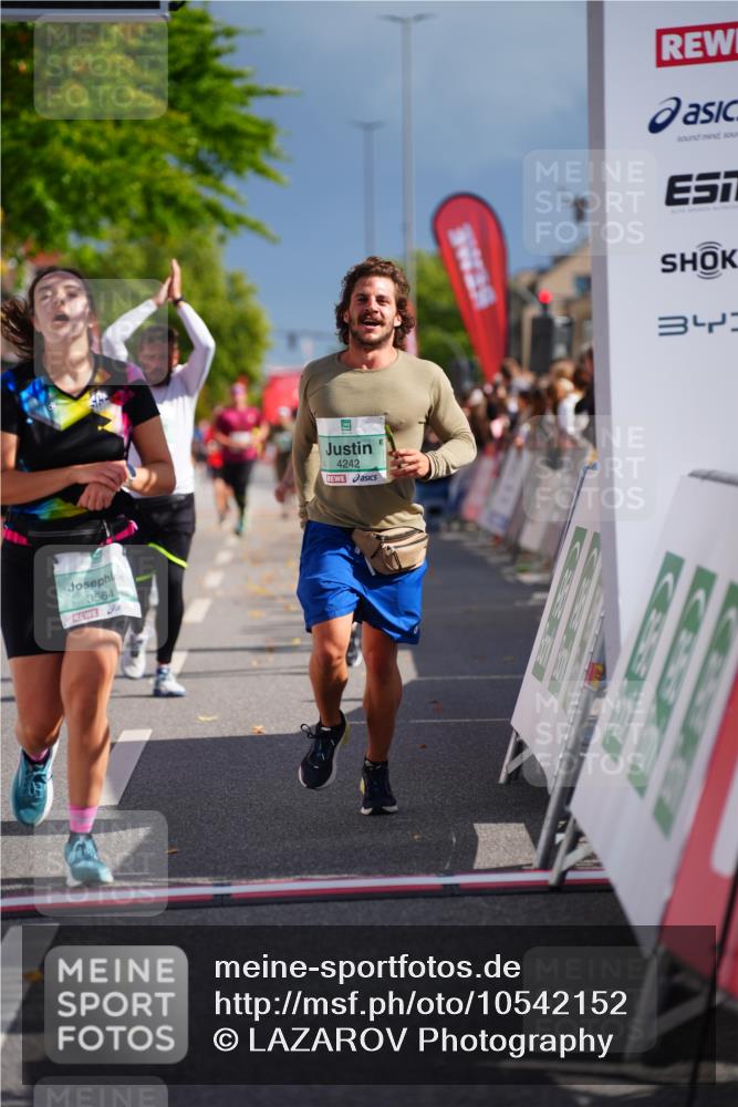 20.09.2026 - PSD Bank Halbmarathon LAZAROV Photography http://msf.ph/oto/10542152 20.09.2026 12:27:50 Ziel 2943, 3564, 4003, 4187, 4242, 4244, 4264 meine-sportfotos.de