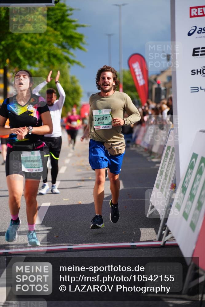 20.09.2026 - PSD Bank Halbmarathon LAZAROV Photography http://msf.ph/oto/10542155 20.09.2026 12:27:50 Ziel 2943, 3564, 4003, 4187, 4242, 4244, 4264 meine-sportfotos.de