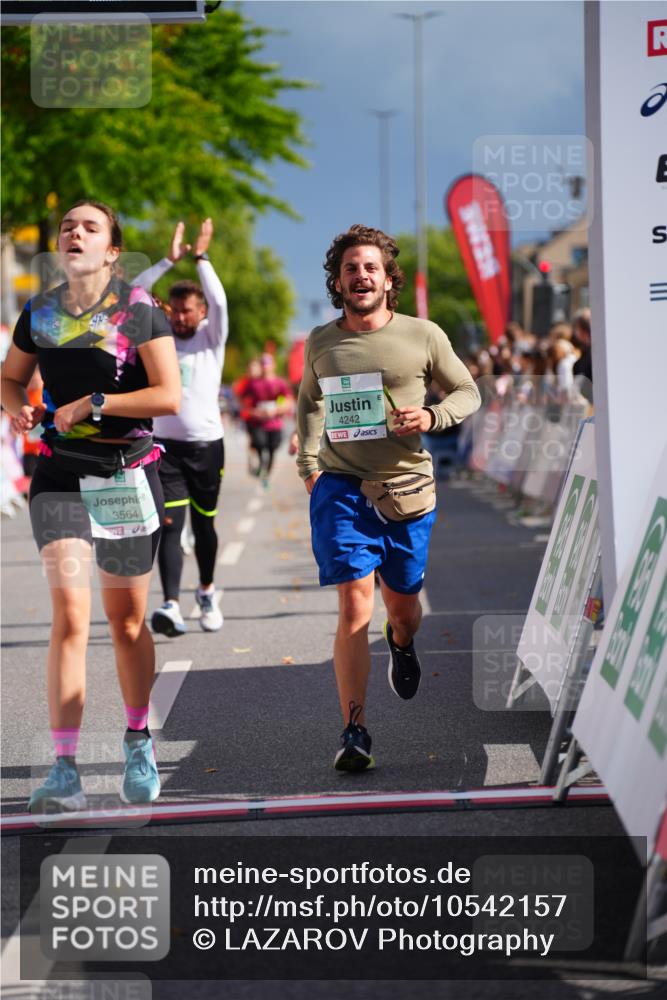 20.09.2026 - PSD Bank Halbmarathon LAZAROV Photography http://msf.ph/oto/10542157 20.09.2026 12:27:50 Ziel 2943, 3564, 4003, 4187, 4242, 4244, 4264 meine-sportfotos.de