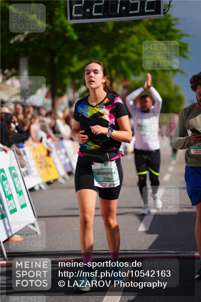 20.09.2026 - PSD Bank Halbmarathon LAZAROV Photography http://msf.ph/oto/10542163 20.09.2026 12:27:51 Ziel 1517, 2943, 3564, 4003, 4187, 4242, 4244 meine-sportfotos.de