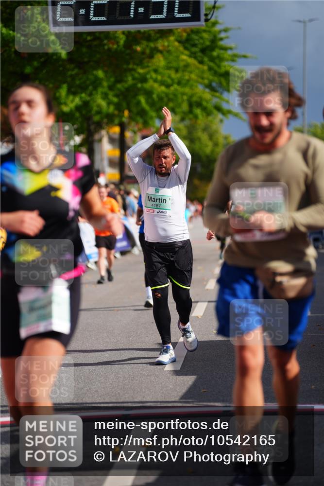 20.09.2026 - PSD Bank Halbmarathon LAZAROV Photography http://msf.ph/oto/10542165 20.09.2026 12:27:52 Ziel 1517, 2943, 3564, 4003, 4187, 4242, 4244 meine-sportfotos.de