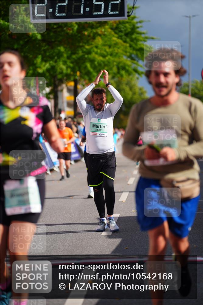 20.09.2026 - PSD Bank Halbmarathon LAZAROV Photography http://msf.ph/oto/10542168 20.09.2026 12:27:52 Ziel 1517, 2943, 3564, 4003, 4187, 4242, 4244 meine-sportfotos.de